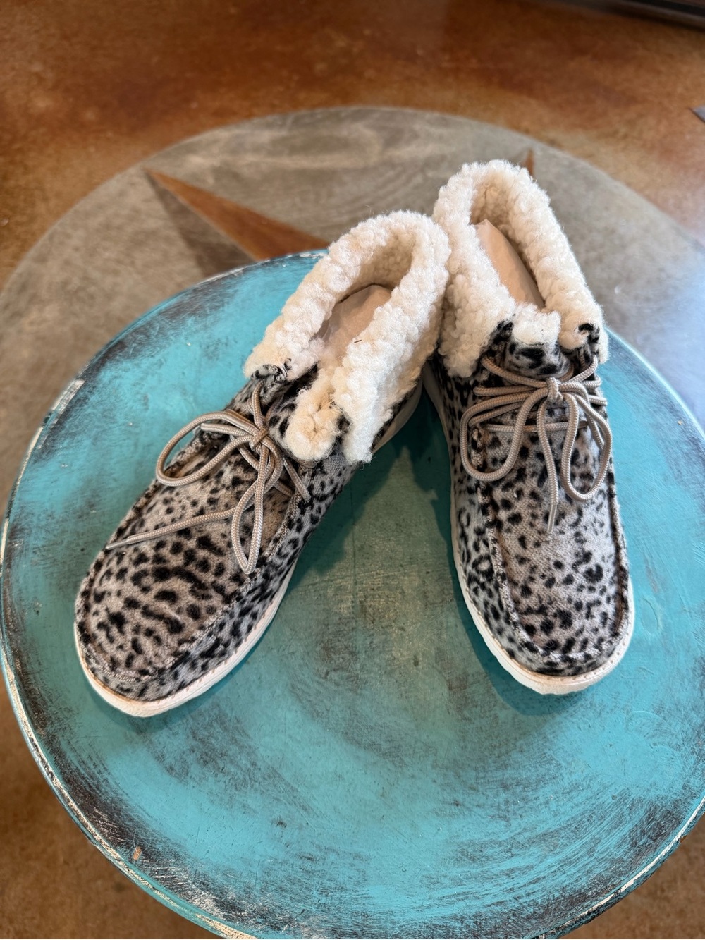 Cozy Leopard Print Sherpa-Lined Women's Shoes - Gray